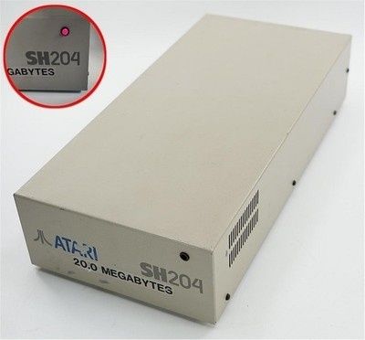 Beige Atari SH204-diskettstation med texten 20,0 megabytes